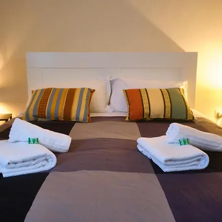 Bed A كاتانيا